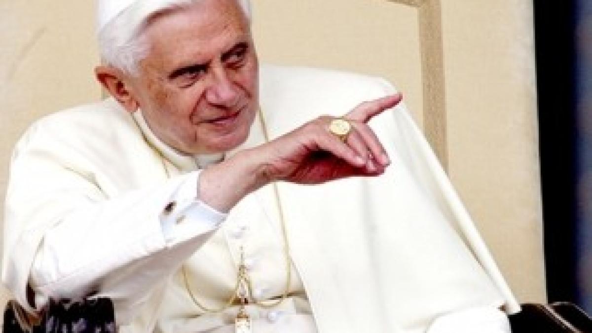 Papa-Benedict-al-XVI-lea