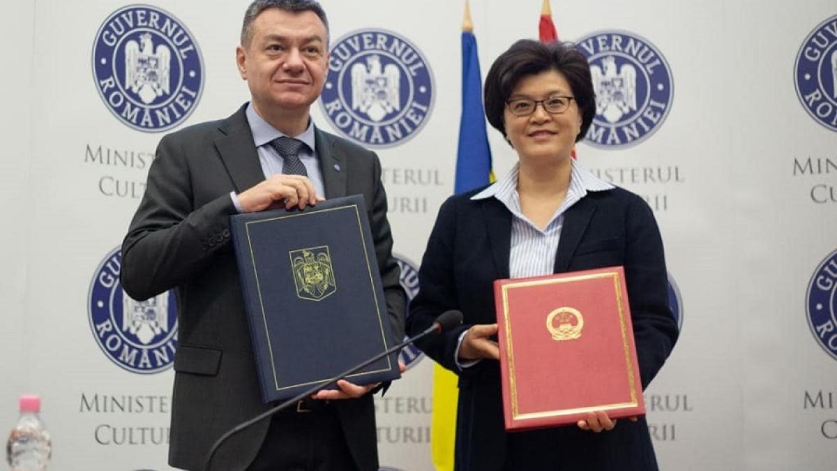 ministru_bogdan_gheorghiu_mbasador_jiang-yu_fb_28653100