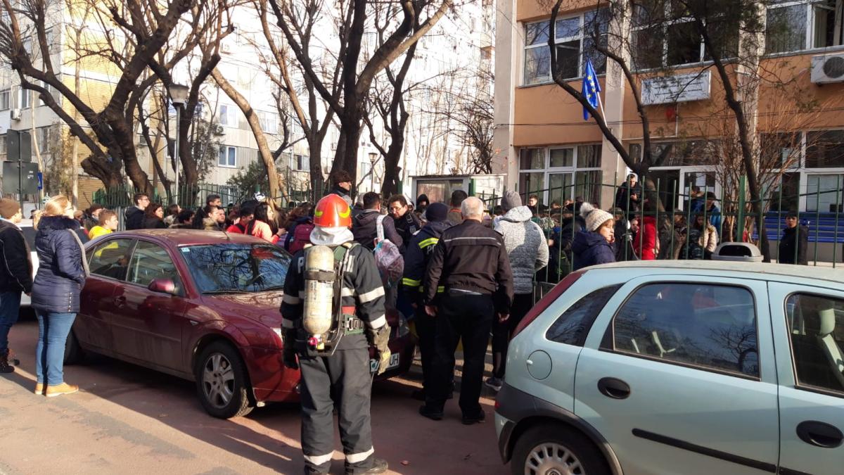 scoala_evacuata_22664400