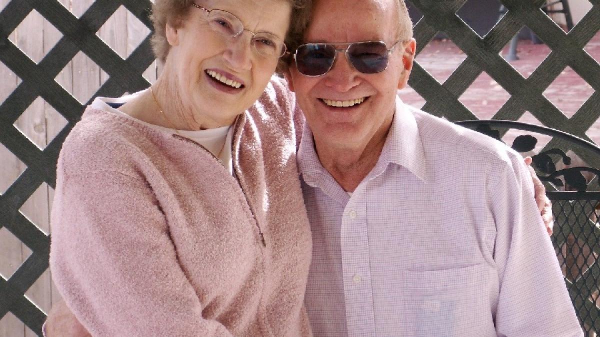 cuplu_pensionari_pensie_pxb_64240700