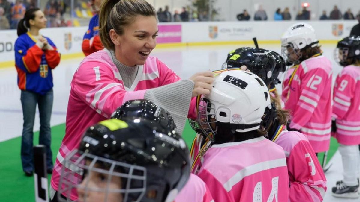 simona_halep_echipa_hochei_sala_fb_52638400