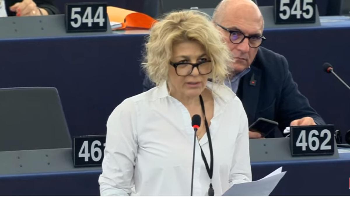 carmen-avram_76937700