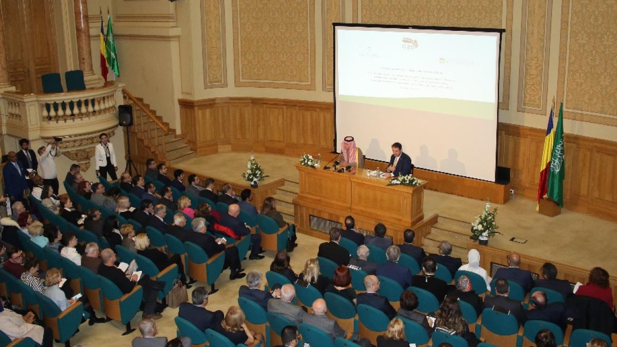 aula_bibliotecii_centrale_universitare_carol_i_dcn_38723700