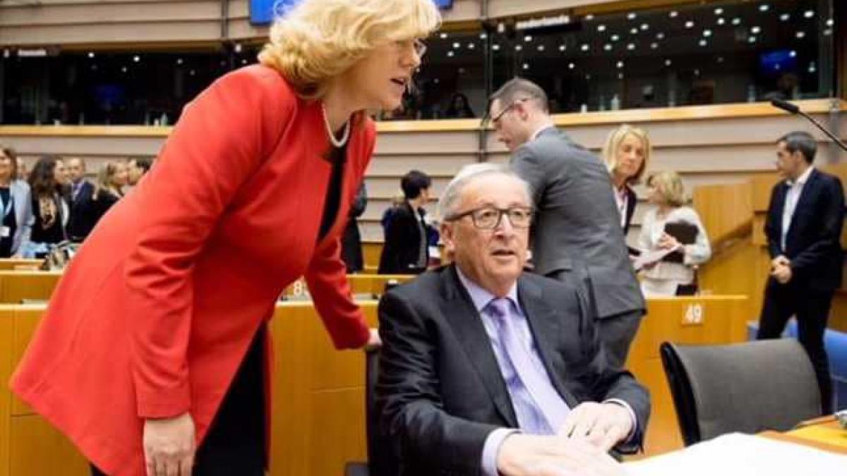 corina_cretu_juncker_parlament_european_fb_82941700