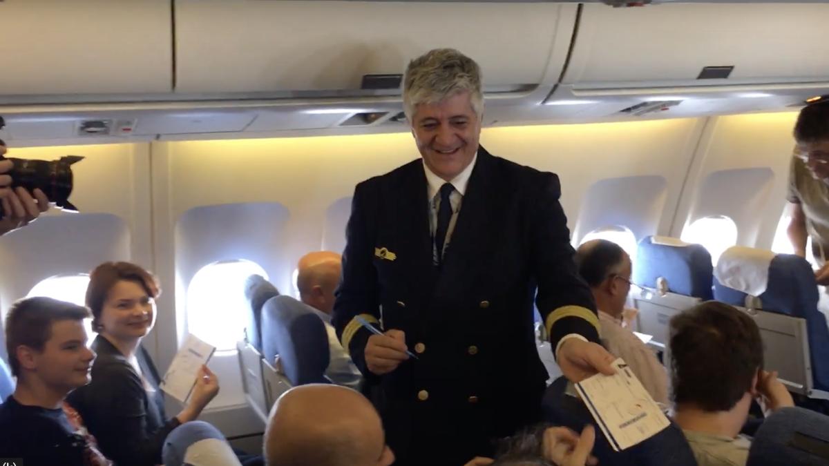 pilotul cezar osiceanu  moment critic in timpul zborului  s au oprit motoarele