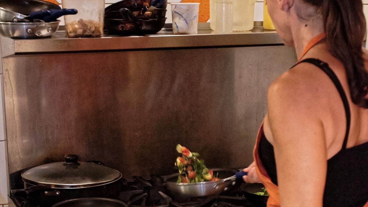 femeie-gatit_17868100