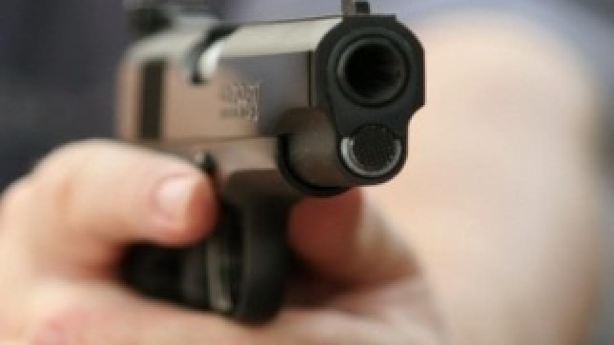 incaierare-cu-focuri-de-arma-intr-un-restaurant-din-capitala-o-persoana-a-fost-ranita_size6