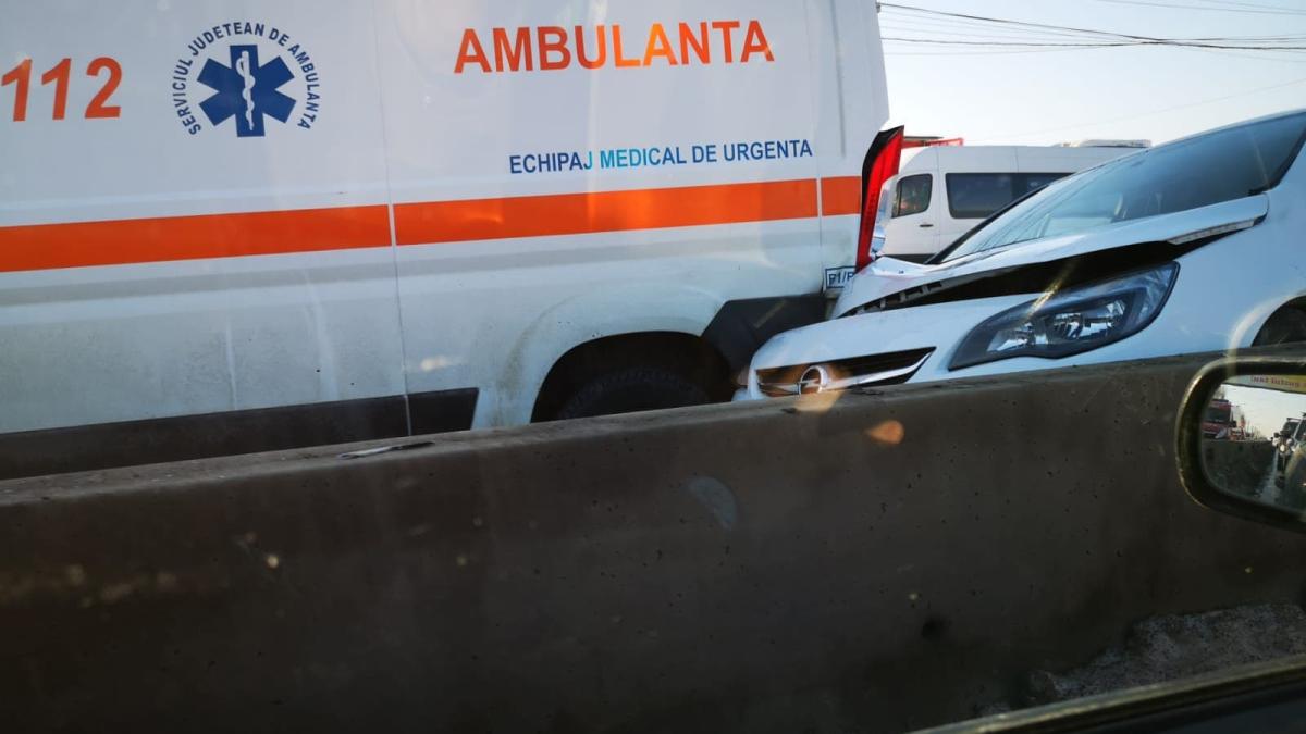 ambulanta-masina-accident_53992800
