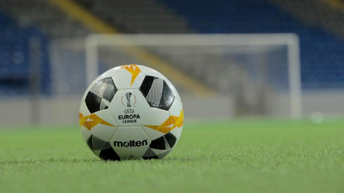 minge_fotbal_teren_europa_lg_08162400