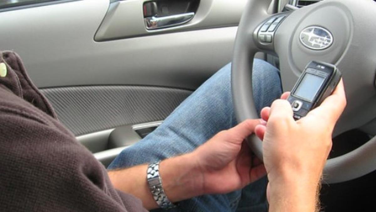 text_and_drive_97179500