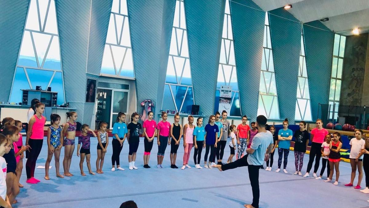 gimnastica_juniori_frg_fb_80150500