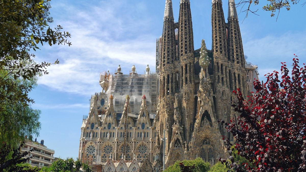 sagrada-familia-552084_1920_14343800