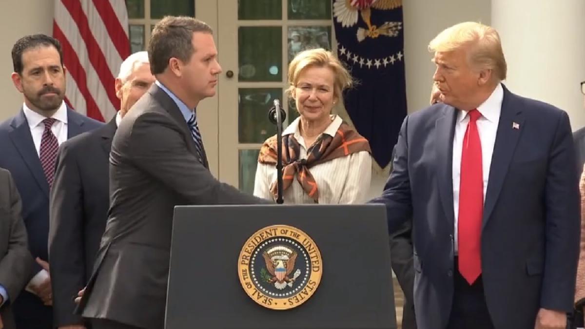 trump_salut_mana_coronavirus_cpv_94314500