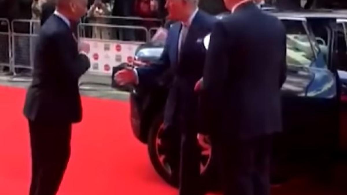 printul_charles_dat_mana_47845100