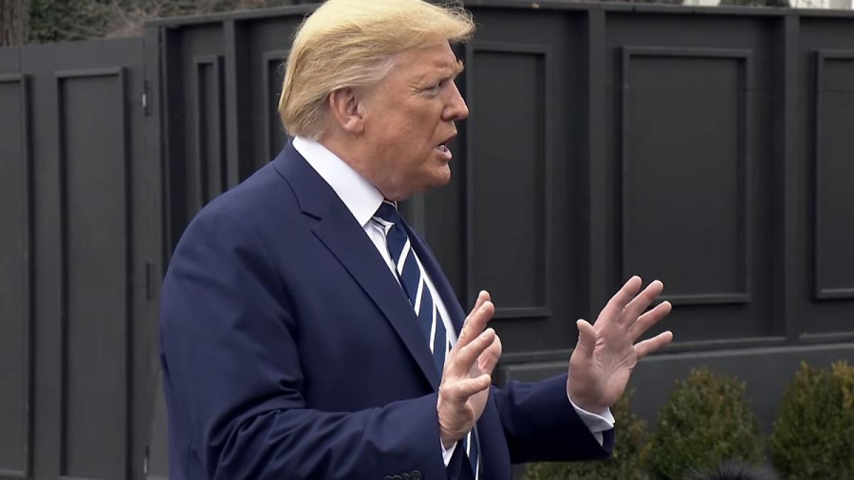 donald_trump_brief_wh_cpv_32418600