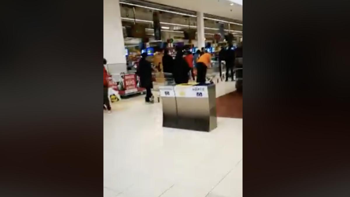 coada-cumparaturi-video_79127900