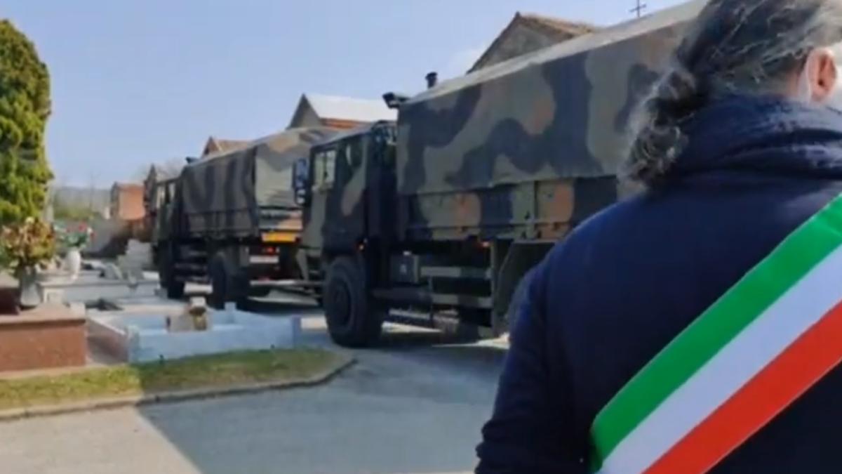 camioane-militare-in-cimitir_78945400