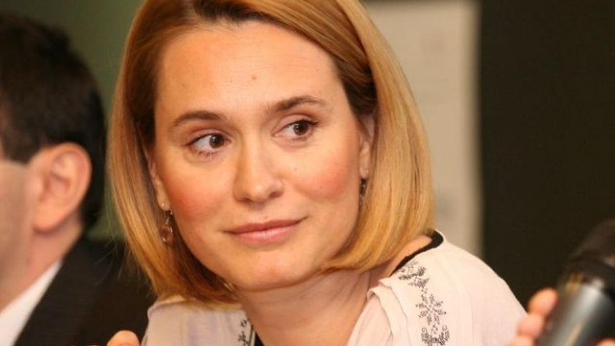 andreea_esca_facebook_36377600