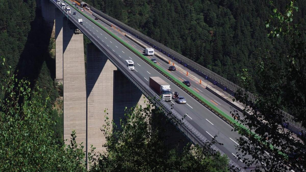 autobahn_autoastrada_70202000