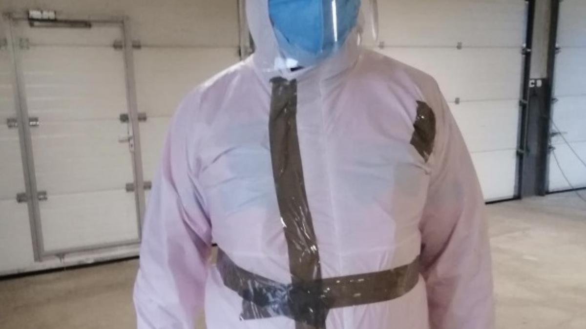 combinezoane-prinse-cu-scotch-campulung-moldovenesc_16936800