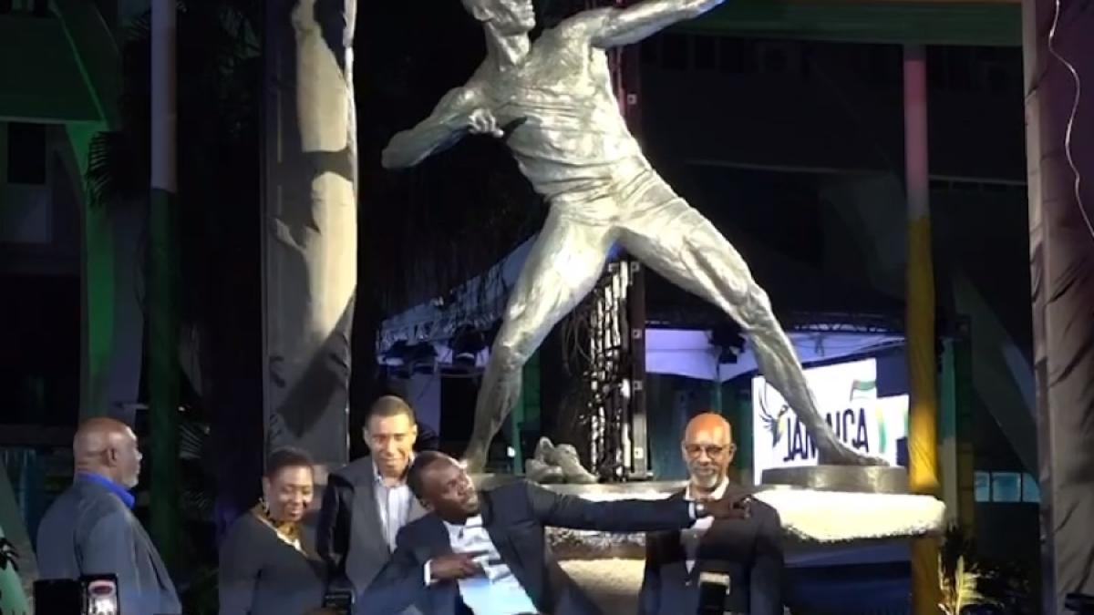 usain_bolt_statuie_cpv_32518400