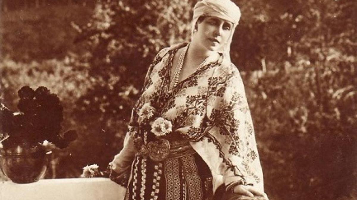 regina_maria_costum_popular_64073500