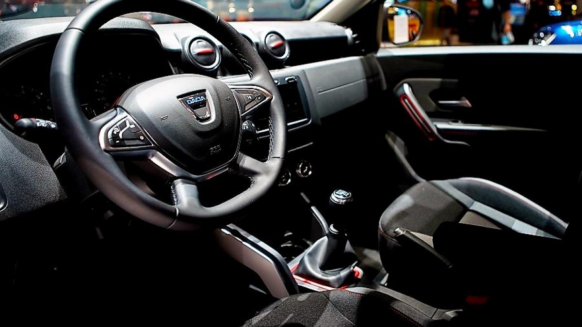 dacia_interior_fb_76045000