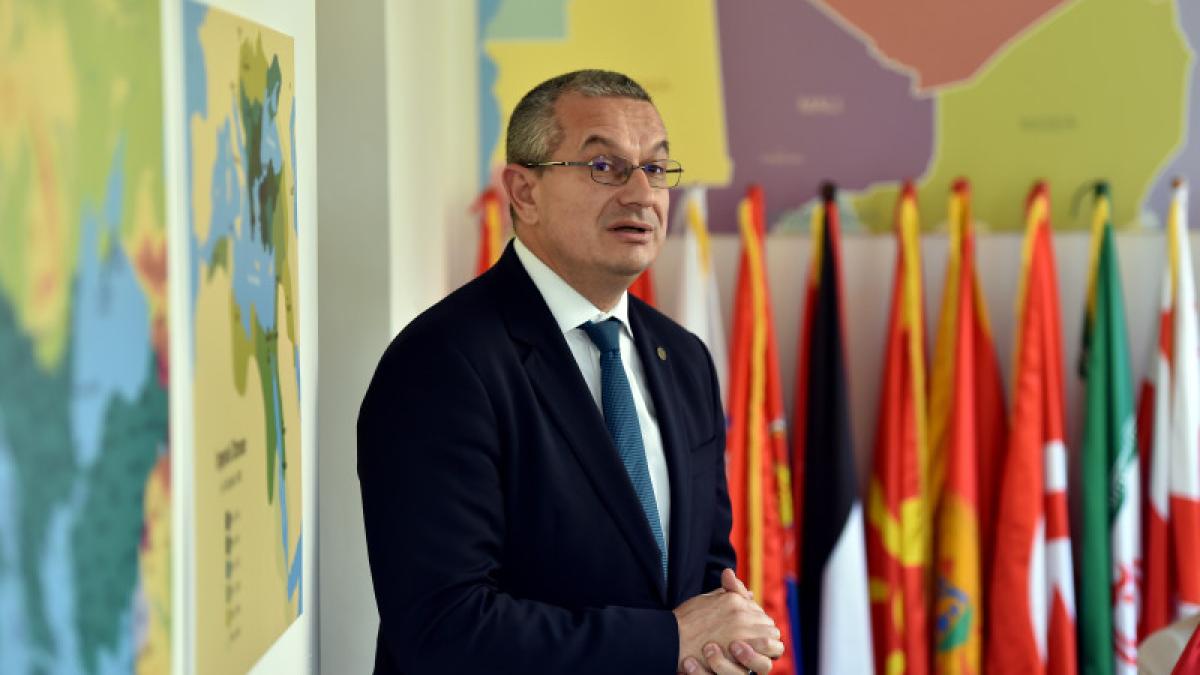 csaba_asztalos_educatie_86019200