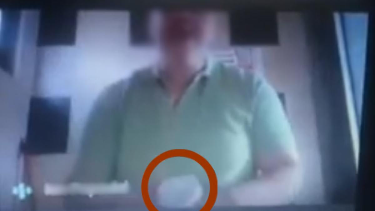 profesor din romania care preda de pe wc asa se invata in pandemie video viral