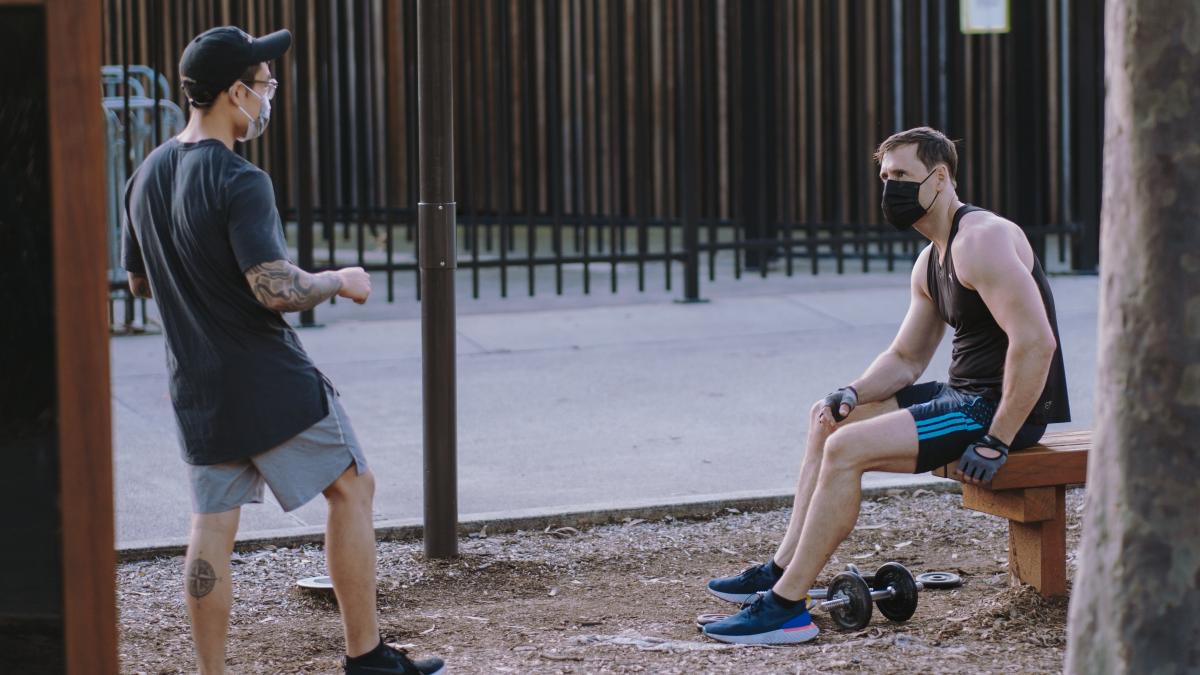 tineri-coronavirus_99133800