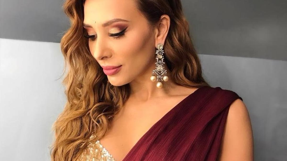 iulia-vantur_04341400