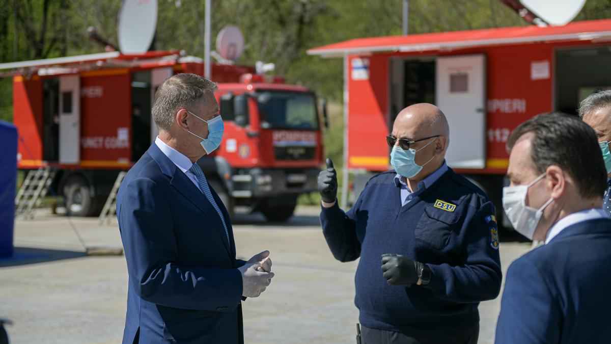 iohannis-arafat-original_vizita_la_centrul_national_de_conducere_si_coordonare_a_interventiei_-_08-04-2020_4_21990300