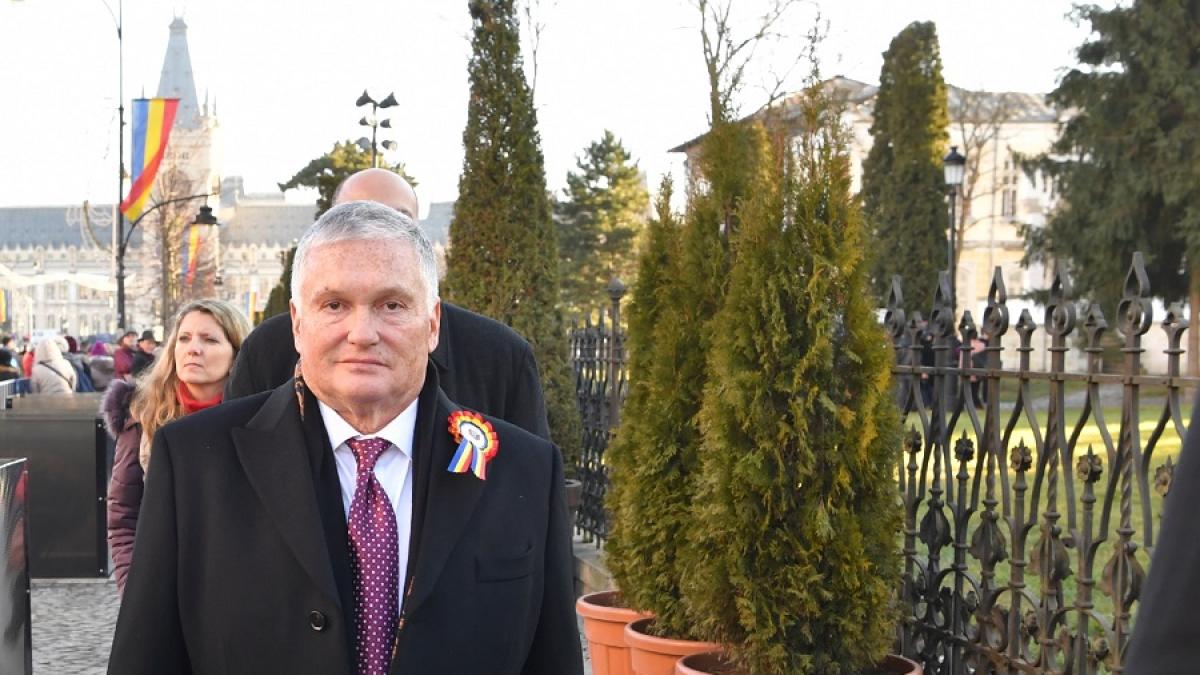 adrian-zuckerman-amb_fb_78014900