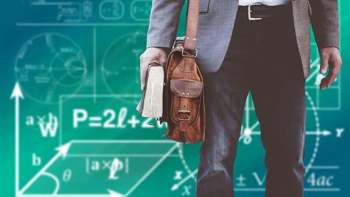 profesori_tabla_74699600