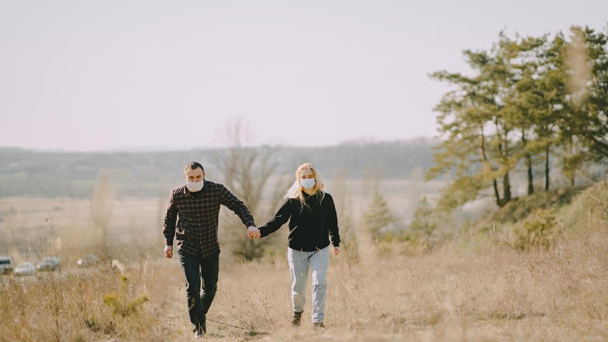 coronavirus-covid-19----cuplu_53347600