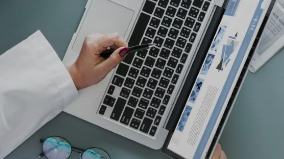 doctor_online_48907200