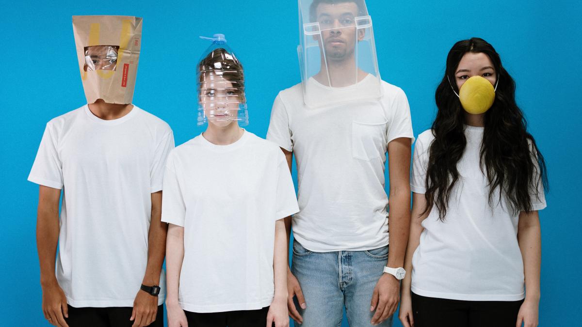 people-wearing-diy-masks-3951619_10458400