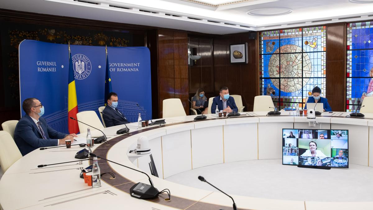 orban-scriitori-conferinta_33281400