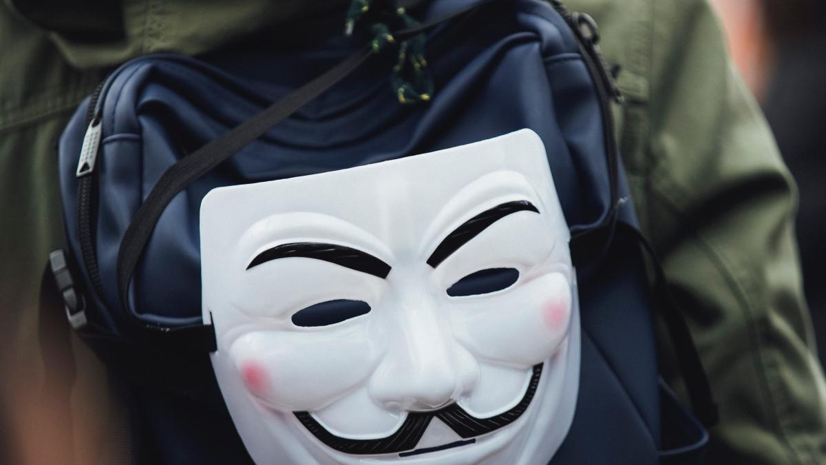 rebel-masca_31843100