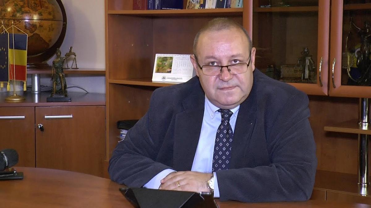 daniel-fenechiu_02403400