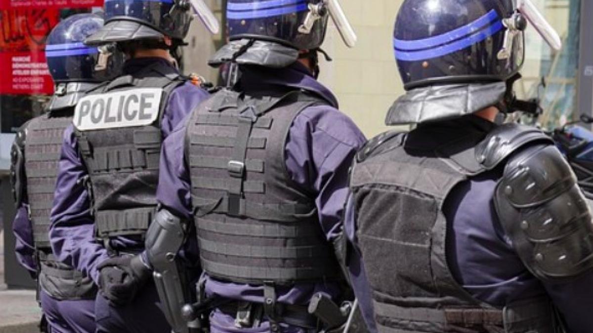 politia_franceza_73646400