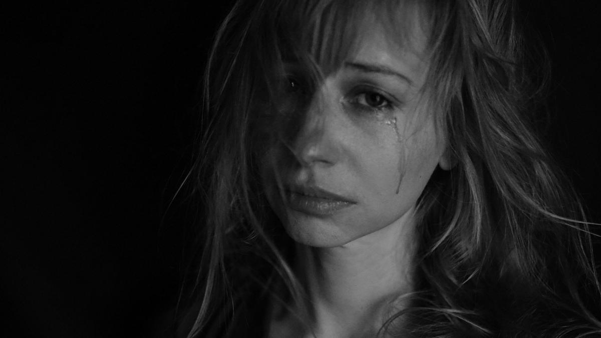 femeie_lacrimi_pixabay_09256200