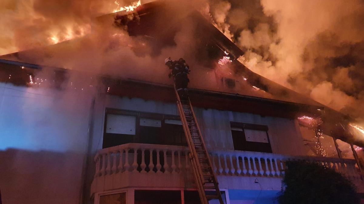 c7960d76-4276-43e8-9fd6-ce0c8f3441f6_39285500