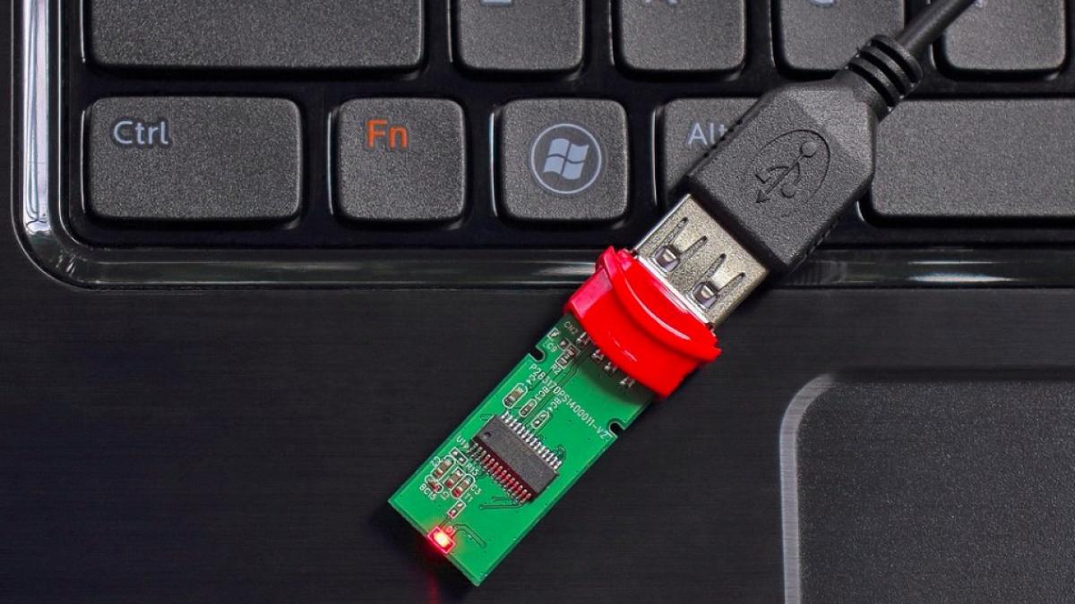 usb_stick_anthony_lewandowski_19579300