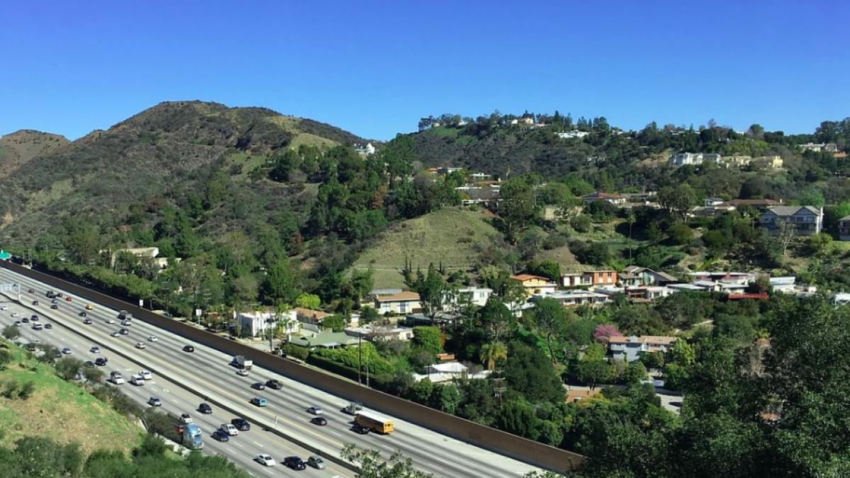 la_dealuri_international_52694600