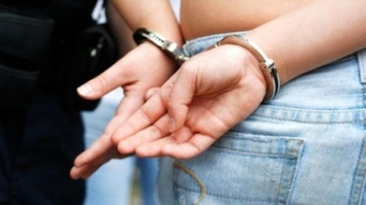 s560x316_femeie_arestata_10580800