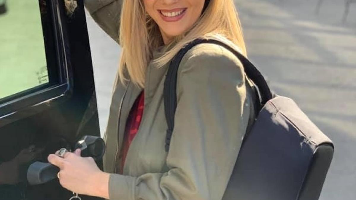 adela-popescu_43695900