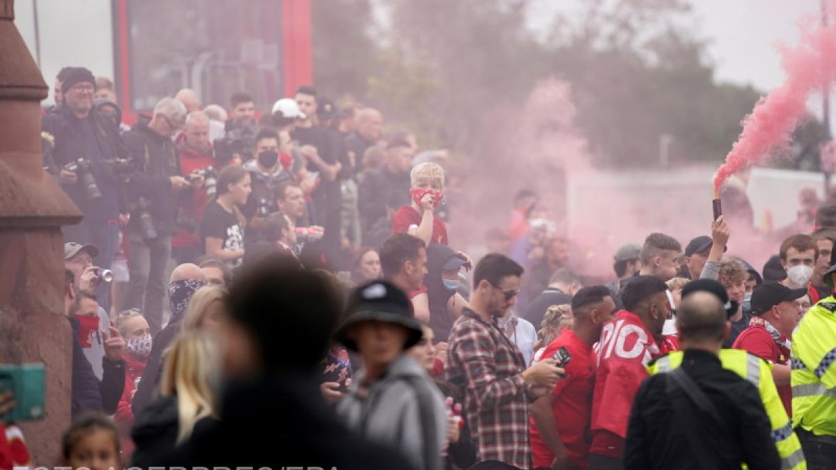 liverpool_fani_stadion_67120400