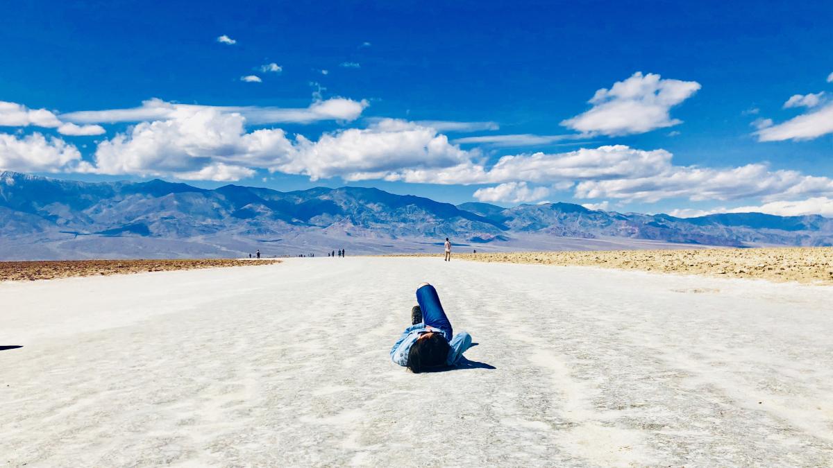 woman_lying_on_road-scopio-fa530e2f-7c82-471b-b61e-c0ef6c45859d_59847800