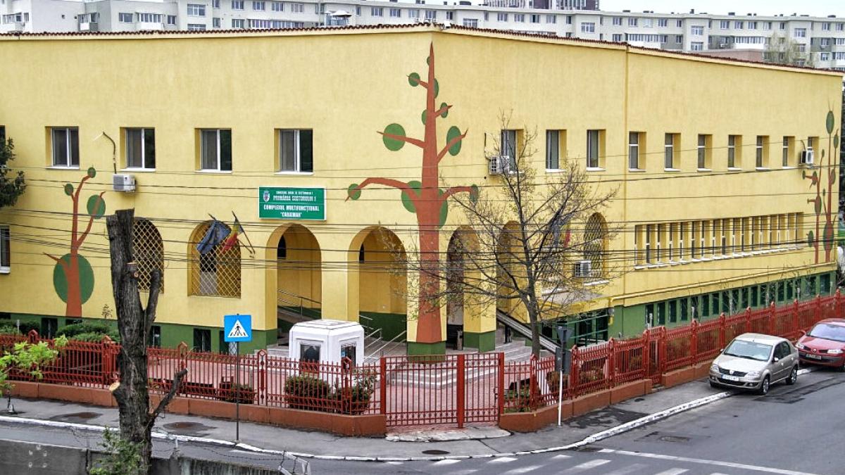 complexul-multifunctional-caraiman-1_31160500